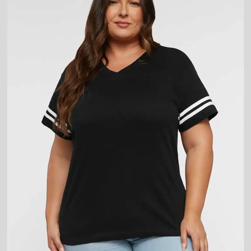 Black Solid/ White – on model – C3537