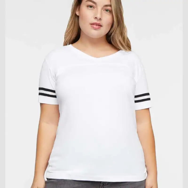 White Solid/ Black – on model – C3537
