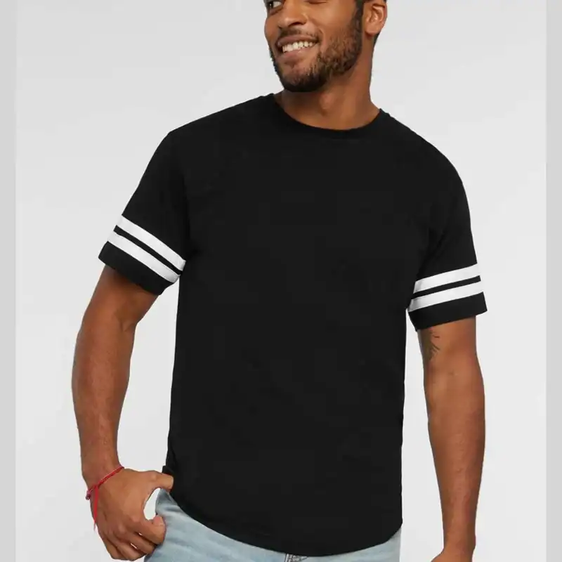 Black Solid/ White – on model – C6937
